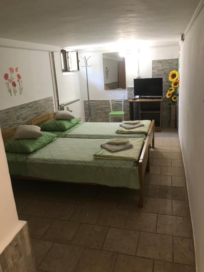 Apartmani Luiza Cres Εξωτερικό φωτογραφία