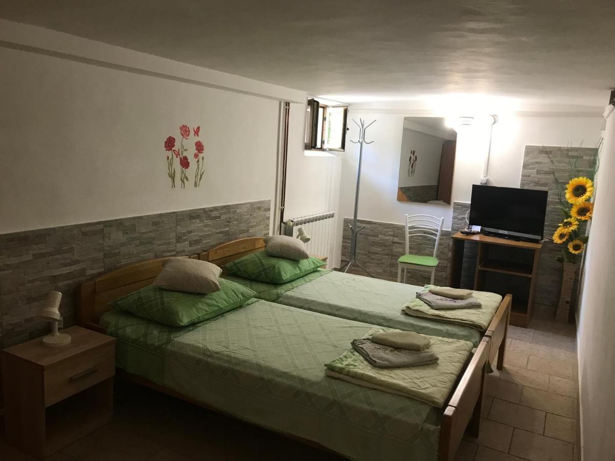 Apartmani Luiza Cres Εξωτερικό φωτογραφία