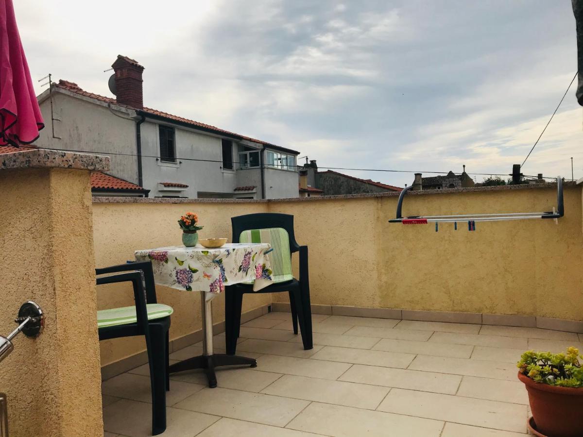 Apartmani Luiza Cres Εξωτερικό φωτογραφία